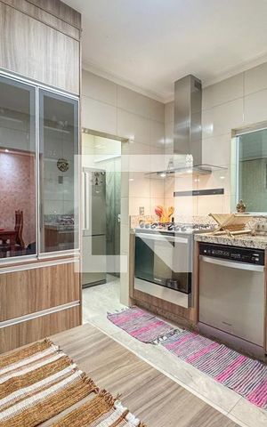 Casa à venda com 146m², 3 quartos e 3 vagas Casa à venda com 146m², 3 quartos e 3 vagasCozinha
