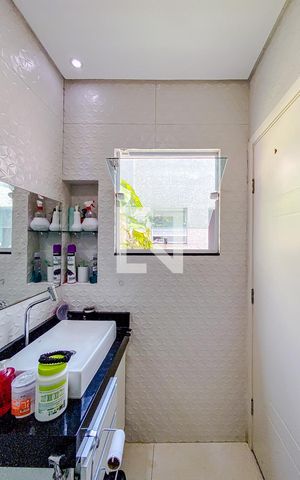 Casa à venda com 480m², 4 quartos e 10 vagasBanheiro da Suíte 2
