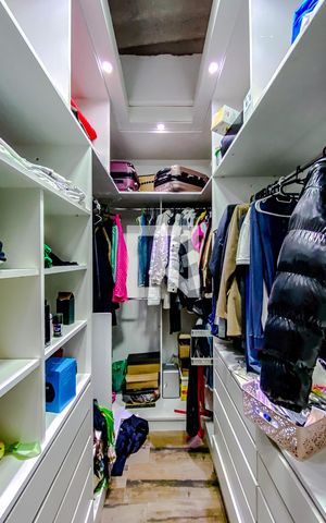 Casa à venda com 480m², 4 quartos e 10 vagasQuarto 3 - Suíte
