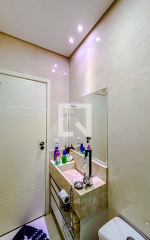 Casa à venda com 480m², 4 quartos e 10 vagasBanheiro da Suíte 4
