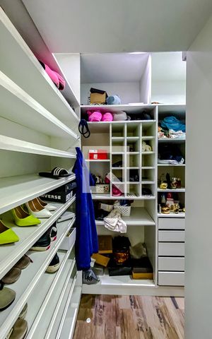 Casa à venda com 480m², 4 quartos e 10 vagasQuarto 3 - Suíte