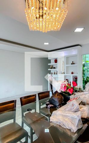 Casa à venda com 480m², 4 quartos e 10 vagasSala