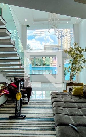 Casa à venda com 480m², 4 quartos e 10 vagasSala