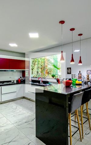Casa à venda com 480m², 4 quartos e 10 vagasCozinha