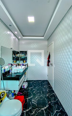 Casa à venda com 480m², 4 quartos e 10 vagasBanheiro da Suíte 3