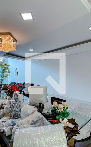 Casa à venda com 480m², 4 quartos e 10 vagasSala