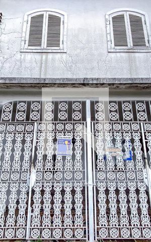 Casa para alugar com 136m², 3 quartos e 3 vagasFachada
