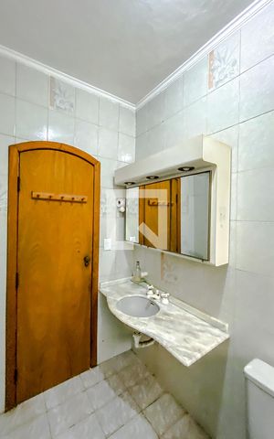 Casa para alugar com 136m², 3 quartos e 3 vagasBanheiro da Suíte