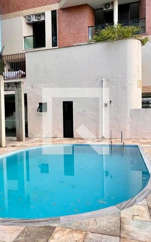 Apartamento à venda com 300m², 4 quartos e 4 vagas Apartamento à venda com 300m², 4 quartos e 4 vagasÁrea comum - Piscina