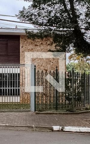 Casa à venda com 290m², 4 quartos e 6 vagas Casa à venda com 290m², 4 quartos e 6 vagasFachada