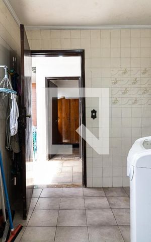 Casa à venda com 290m², 4 quartos e 6 vagas Casa à venda com 290m², 4 quartos e 6 vagasÁrea serviço