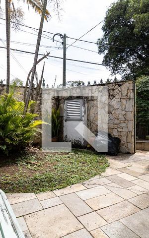 Casa à venda com 290m², 4 quartos e 6 vagas Casa à venda com 290m², 4 quartos e 6 vagasJardim