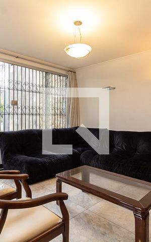 Casa à venda com 290m², 4 quartos e 6 vagas Casa à venda com 290m², 4 quartos e 6 vagasSala