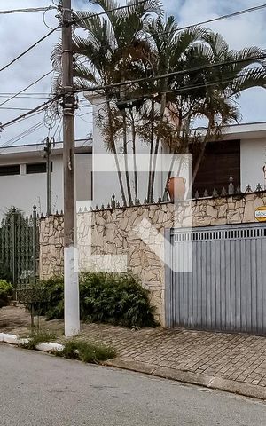 Casa à venda com 290m², 4 quartos e 6 vagas Casa à venda com 290m², 4 quartos e 6 vagasFachada