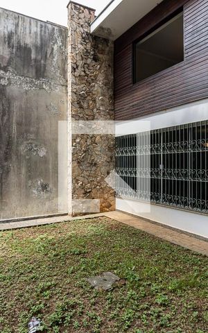 Casa à venda com 290m², 4 quartos e 6 vagas Casa à venda com 290m², 4 quartos e 6 vagasGaragem
