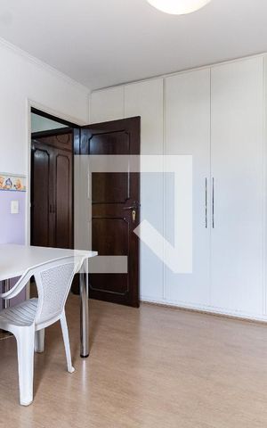 Casa à venda com 290m², 4 quartos e 6 vagas Casa à venda com 290m², 4 quartos e 6 vagasQuarto 3