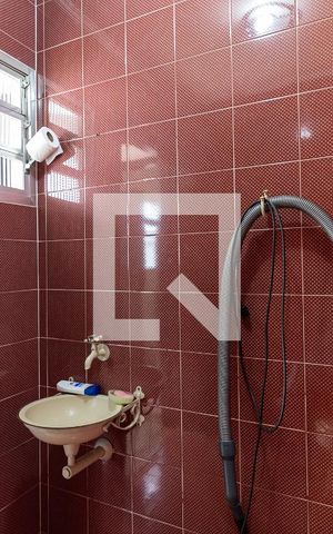 Casa à venda com 290m², 4 quartos e 6 vagas Casa à venda com 290m², 4 quartos e 6 vagasBanheiro de Serviço