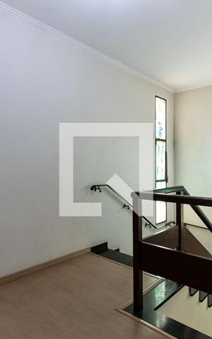 Casa à venda com 290m², 4 quartos e 6 vagas Casa à venda com 290m², 4 quartos e 6 vagasCorredor