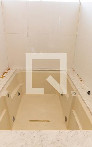 Casa à venda com 290m², 4 quartos e 6 vagas Casa à venda com 290m², 4 quartos e 6 vagasBanheiro da Suíte 1