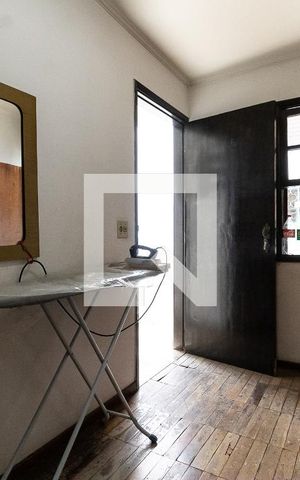 Casa à venda com 290m², 4 quartos e 6 vagas Casa à venda com 290m², 4 quartos e 6 vagasQuarto de Serviço