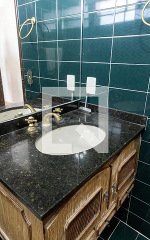 Casa à venda com 290m², 4 quartos e 6 vagas Casa à venda com 290m², 4 quartos e 6 vagasBanheiro Social