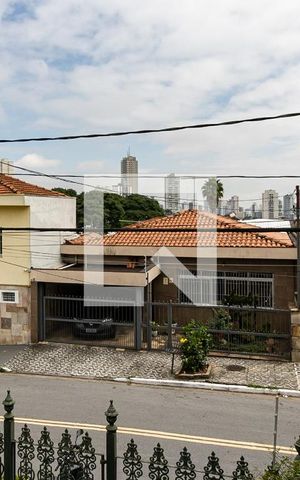 Casa à venda com 290m², 4 quartos e 6 vagas Casa à venda com 290m², 4 quartos e 6 vagasVista do Quarto 4