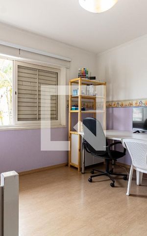Casa à venda com 290m², 4 quartos e 6 vagas Casa à venda com 290m², 4 quartos e 6 vagasQuarto 3