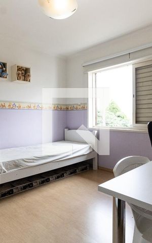 Casa à venda com 290m², 4 quartos e 6 vagas Casa à venda com 290m², 4 quartos e 6 vagasQuarto 3