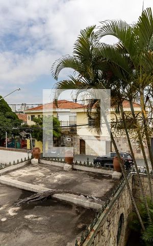 Casa à venda com 290m², 4 quartos e 6 vagas Casa à venda com 290m², 4 quartos e 6 vagasVista do Quarto 3