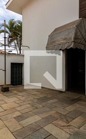 Casa à venda com 290m², 4 quartos e 6 vagas Casa à venda com 290m², 4 quartos e 6 vagasQuintal