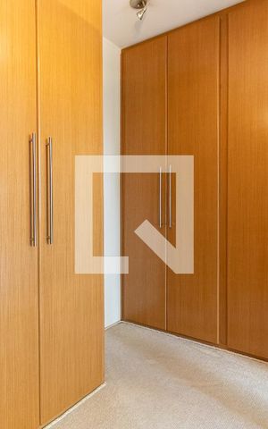 Casa à venda com 290m², 4 quartos e 6 vagas Casa à venda com 290m², 4 quartos e 6 vagasCloset da Suíte 1