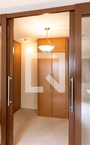 Casa à venda com 290m², 4 quartos e 6 vagas Casa à venda com 290m², 4 quartos e 6 vagasCloset da Suíte 1