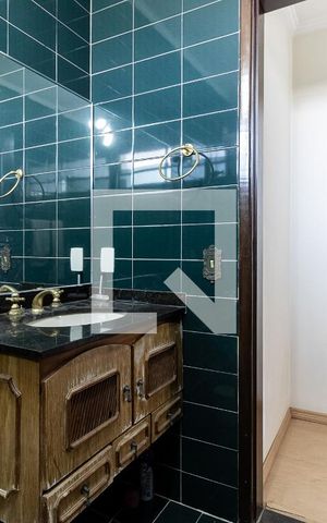 Casa à venda com 290m², 4 quartos e 6 vagas Casa à venda com 290m², 4 quartos e 6 vagasBanheiro Social