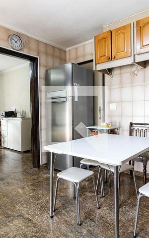 Casa à venda com 290m², 4 quartos e 6 vagas Casa à venda com 290m², 4 quartos e 6 vagasCozinha