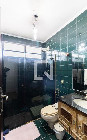 Casa à venda com 290m², 4 quartos e 6 vagas Casa à venda com 290m², 4 quartos e 6 vagasBanheiro Social