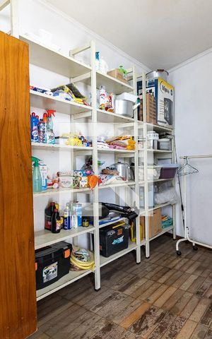 Casa à venda com 290m², 4 quartos e 6 vagas Casa à venda com 290m², 4 quartos e 6 vagasQuarto de Serviço
