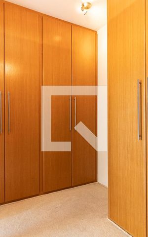 Casa à venda com 290m², 4 quartos e 6 vagas Casa à venda com 290m², 4 quartos e 6 vagasCloset da Suíte 1