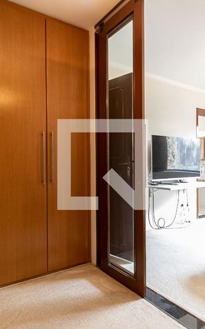 Casa à venda com 290m², 4 quartos e 6 vagas Casa à venda com 290m², 4 quartos e 6 vagasCloset da Suíte 1