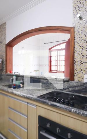 Casa à venda com 383m², 4 quartos e 4 vagas Casa à venda com 383m², 4 quartos e 4 vagasCozinha