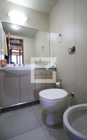 Apartamento para alugar com 122m², 3 quartos e 2 vagas Apartamento para alugar com 122m², 3 quartos e 2 vagasDetalhe do banheiro da suíte