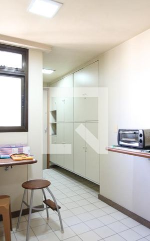 Apartamento para alugar com 122m², 3 quartos e 2 vagas Apartamento para alugar com 122m², 3 quartos e 2 vagasDetalhe da cozinha