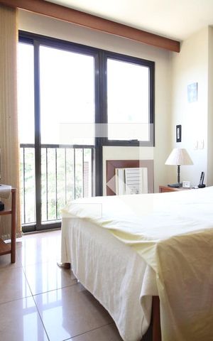Apartamento para alugar com 122m², 3 quartos e 2 vagas Apartamento para alugar com 122m², 3 quartos e 2 vagasDetalhe da suíte