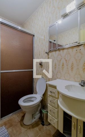 Casa à venda com 215m², 4 quartos e 2 vagas Casa à venda com 215m², 4 quartos e 2 vagasCasa 2 - Banheiro