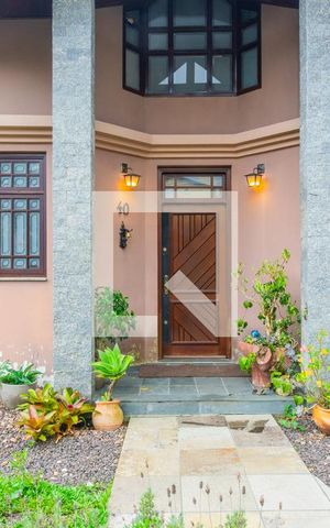 Casa à venda com 350m², 3 quartos e 2 vagasEntrada