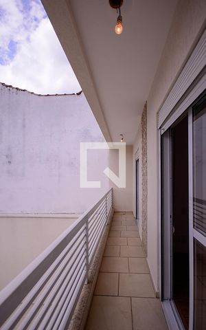 Casa à venda com 240m², 3 quartos e 3 vagas Casa à venda com 240m², 3 quartos e 3 vagasVaranda