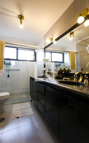 Apartamento à venda com 196m², 3 quartos e 3 vagas Apartamento à venda com 196m², 3 quartos e 3 vagasBanheiro da Suíte 2