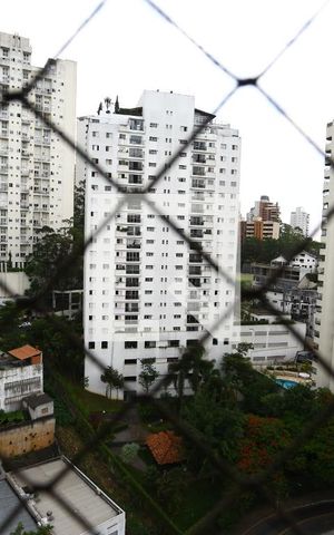 Apartamento à venda com 196m², 3 quartos e 3 vagas Apartamento à venda com 196m², 3 quartos e 3 vagasVista