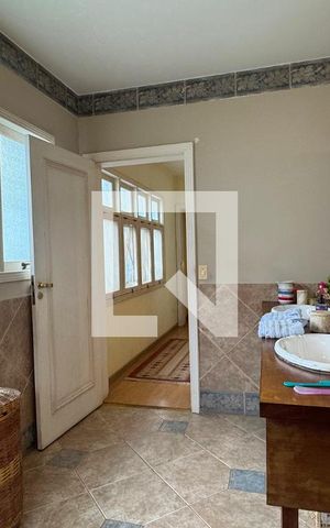 Casa de condomínio à venda com 450m², 4 quartos e 6 vagasBanheiro da Suíte 1