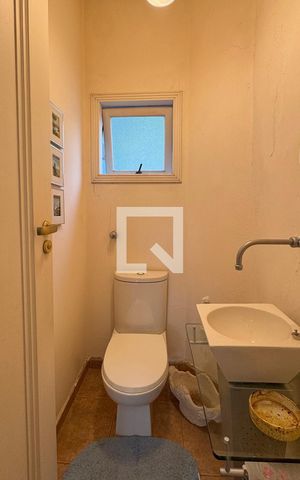 Casa de condomínio à venda com 450m², 4 quartos e 6 vagasLavabo