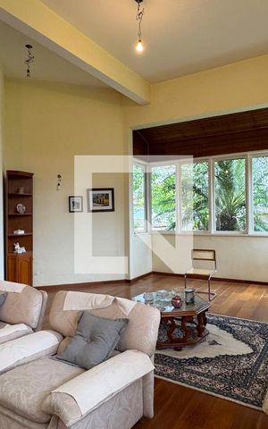 Casa de condomínio à venda com 450m², 4 quartos e 6 vagasSala